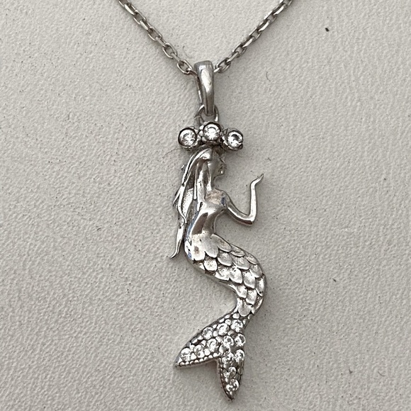 Jewelry - COMING SOON❣️Mermaid crown silver cz  necklace